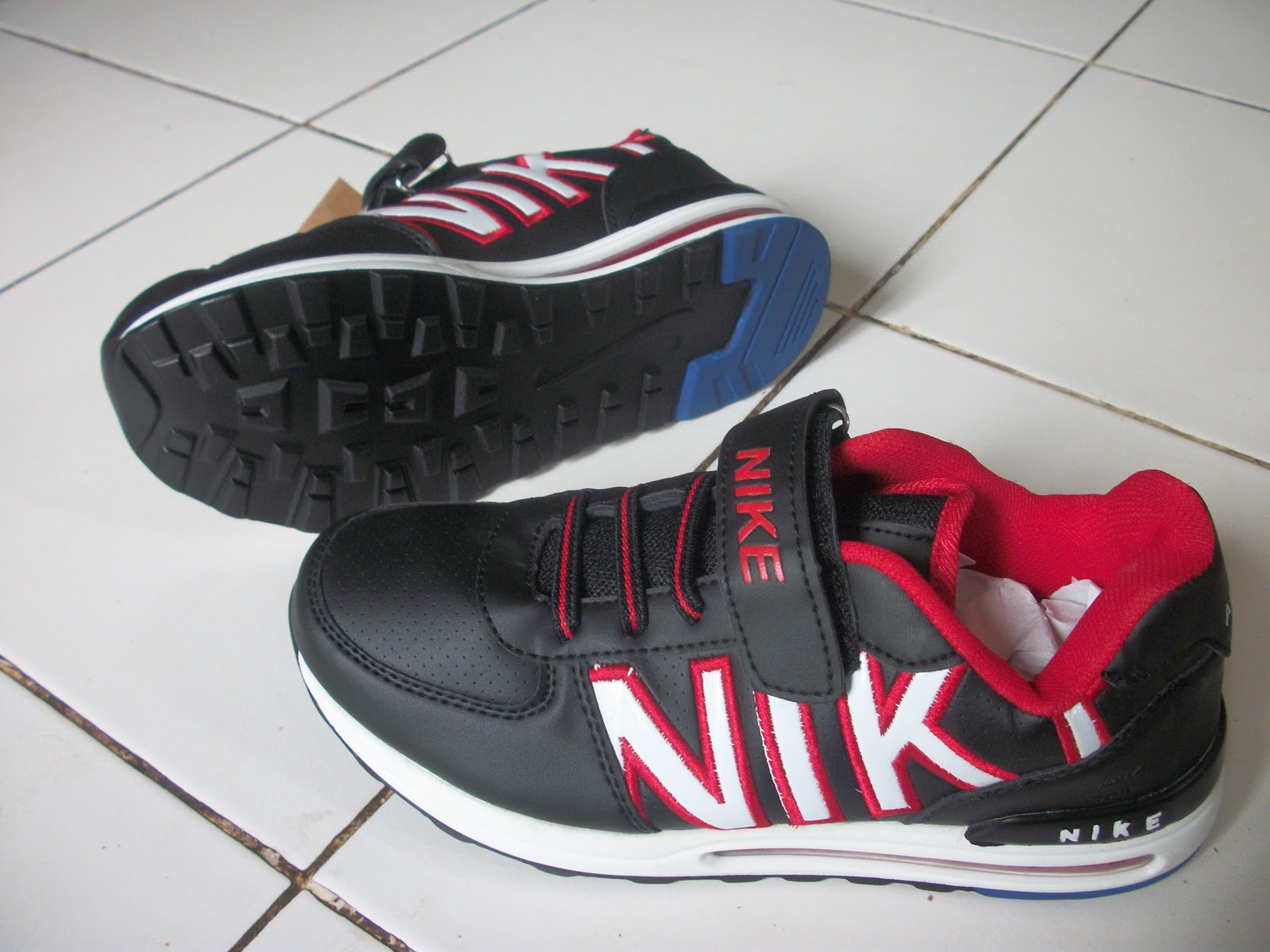 Blognya Nurendro Sepatu  adidas  dan Nike for kids