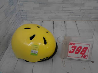 中古品　サイクルヘルメット　398円