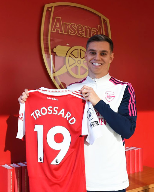 Leandro with new Arsenal Jersey