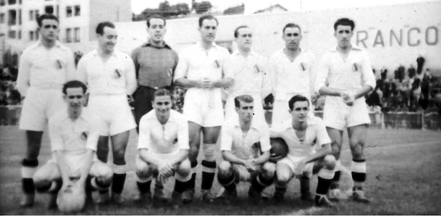 MADRID FOOTBALL CLUB. Temporada 1939-40. Emilin, Mardones, Espinosa, Quincoces, Massagué, Bonet, Ipiña. Leoncito, Villita, Lecua y Sauto. MADRID F. C. 2 🆚 ATHLETIC AVIACIÓN 1 Domingo 22/10/1939. Campeonato Regional Centro, jornada 5. Madrid, estadio de Chamartín. GOLES: ⚽1-0: 15’, Lecue. ⚽1-1: 30’, Campos. ⚽2-1: 88’, Villita.