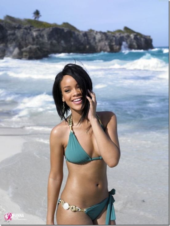 Rihanna-bikini1