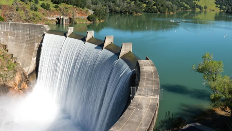 ¿Cuáles son las ventajas y desventajas de la energía hidroeléctrica?