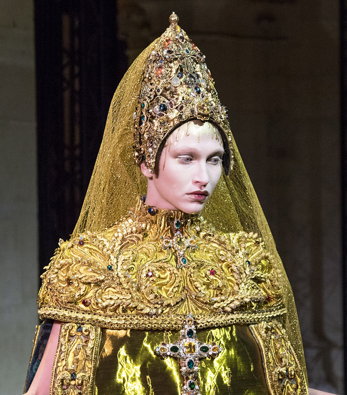 DESIGN & ART MAGAZINE: Medieval Majesty in Paris: Guo Pei ...