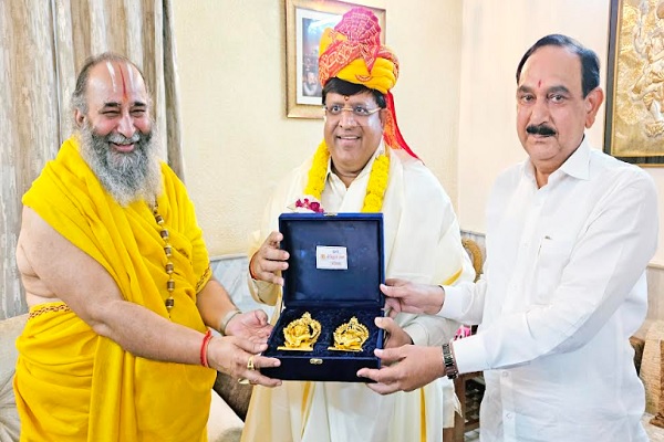 Cabinet-minister-Vipul-Goyal-reached-Siddhadata-Ashram