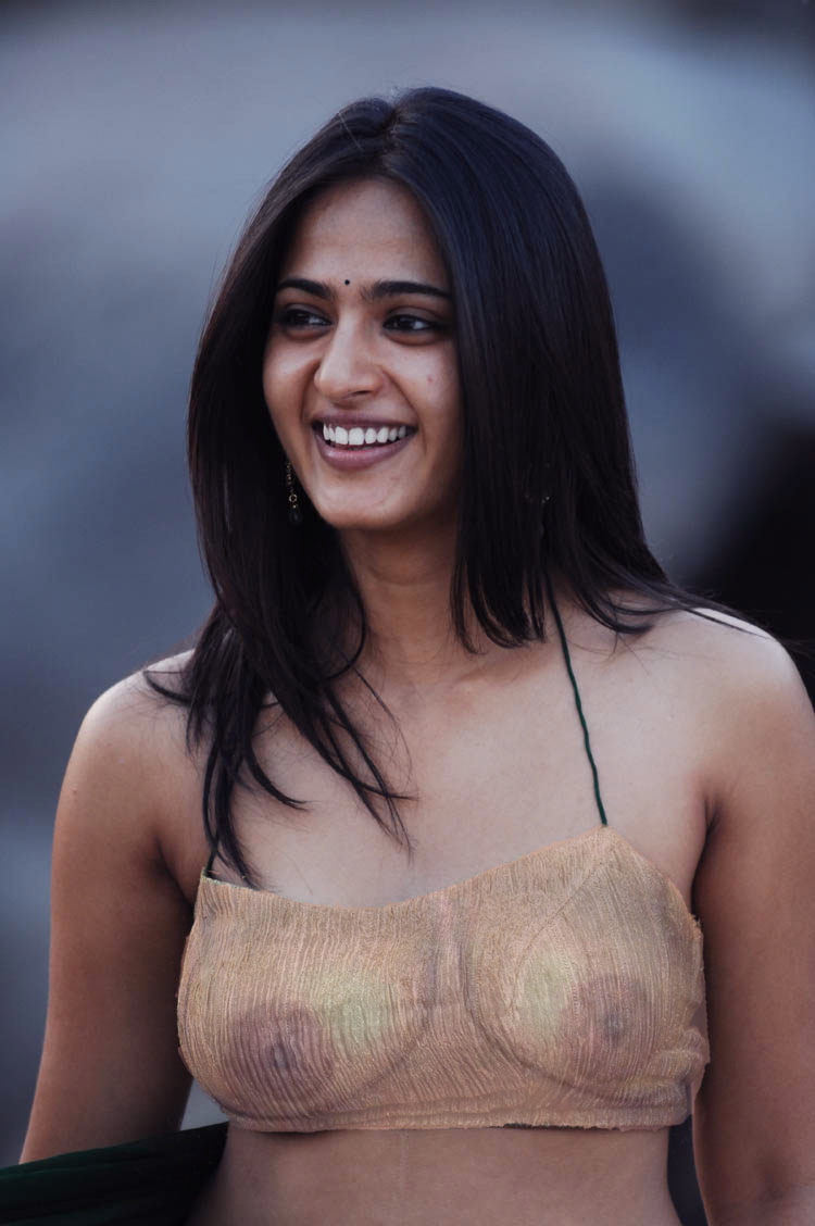 anushka boobs exposed