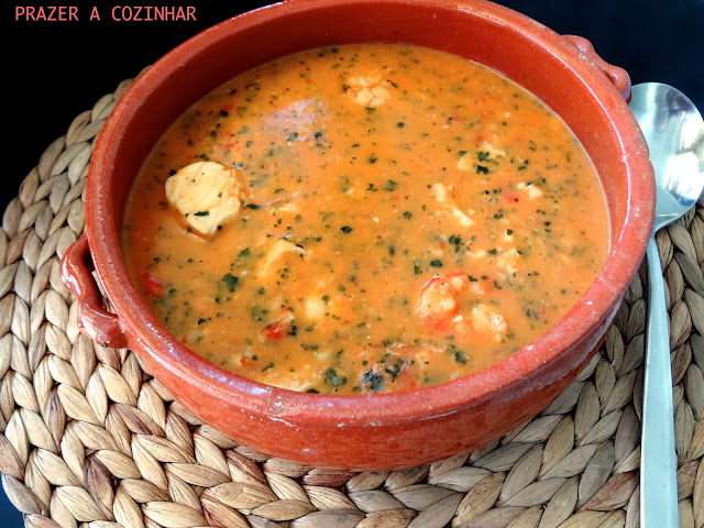 prazer a cozinhar - Moqueca de camarão e pescada