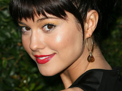 Mary Elizabeth Winstead Closeup Wallpaper