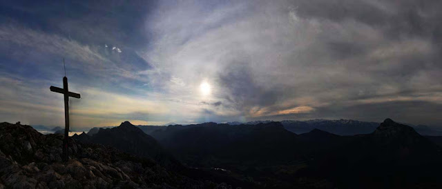 Croix au sommet du Charmant Som