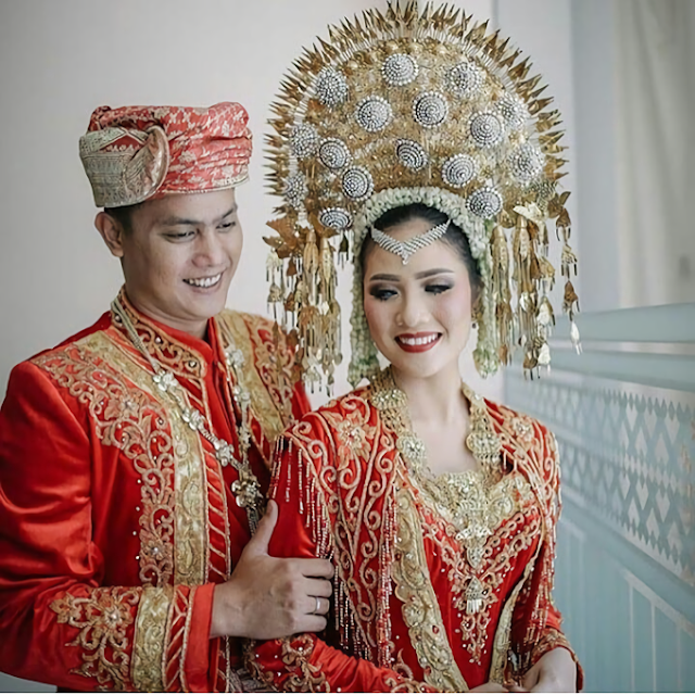 Get closer to traditional clothes throughout Indonesia