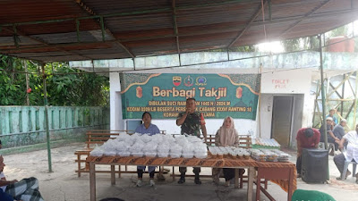 Koramil 09/NL Berbagi Takjil dengan Masyarakat Desa Pangkatan