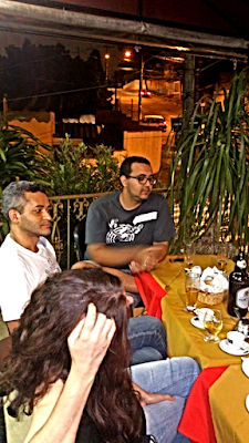 friends meeting at Café Filosófico