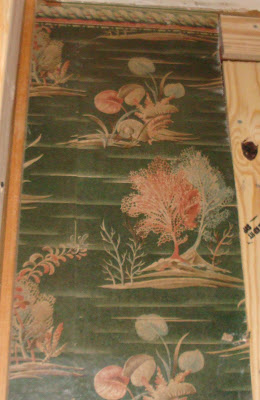 old wallpaper bathroom