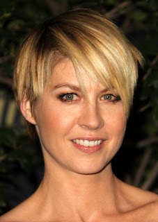 Short hairstyle Inspiration From Celebrity Jenna Elfman