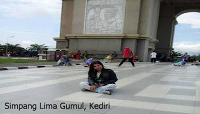 Monumen Simpang Lima Gumul Kediri