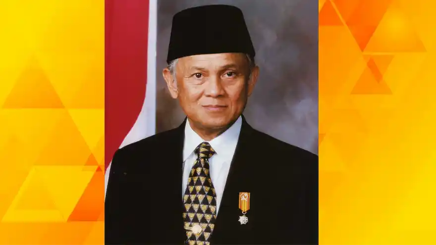 ARUNGSEJARAH.COM - B.J. Habibie (Mantan Presiden RI, Ahli Iptek).