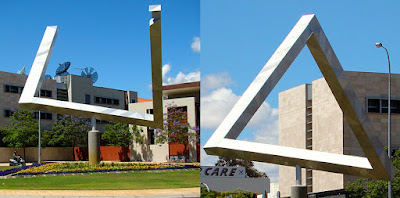 double screens du Triangle de Perth qui reprend le triangle de Penrose dans une sculpture en Australie.