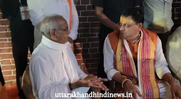 रामनगरी अयोध्या में विश्व हिन्दू परिषद के उपाध्यक्ष एवं श्रीराम जन्मभूमि तीर्थ ट्रस्ट के महासचिव श्री चंपत राय जी से भेंट कर राम मंदिर निर्माण कार्यों पर चर्चा करते सीएम धामी