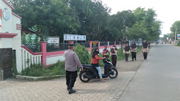 Anggota Polsek Lelea jajaran Polres Indramayu Polda Jabar melaksanakan patroli Strong Point