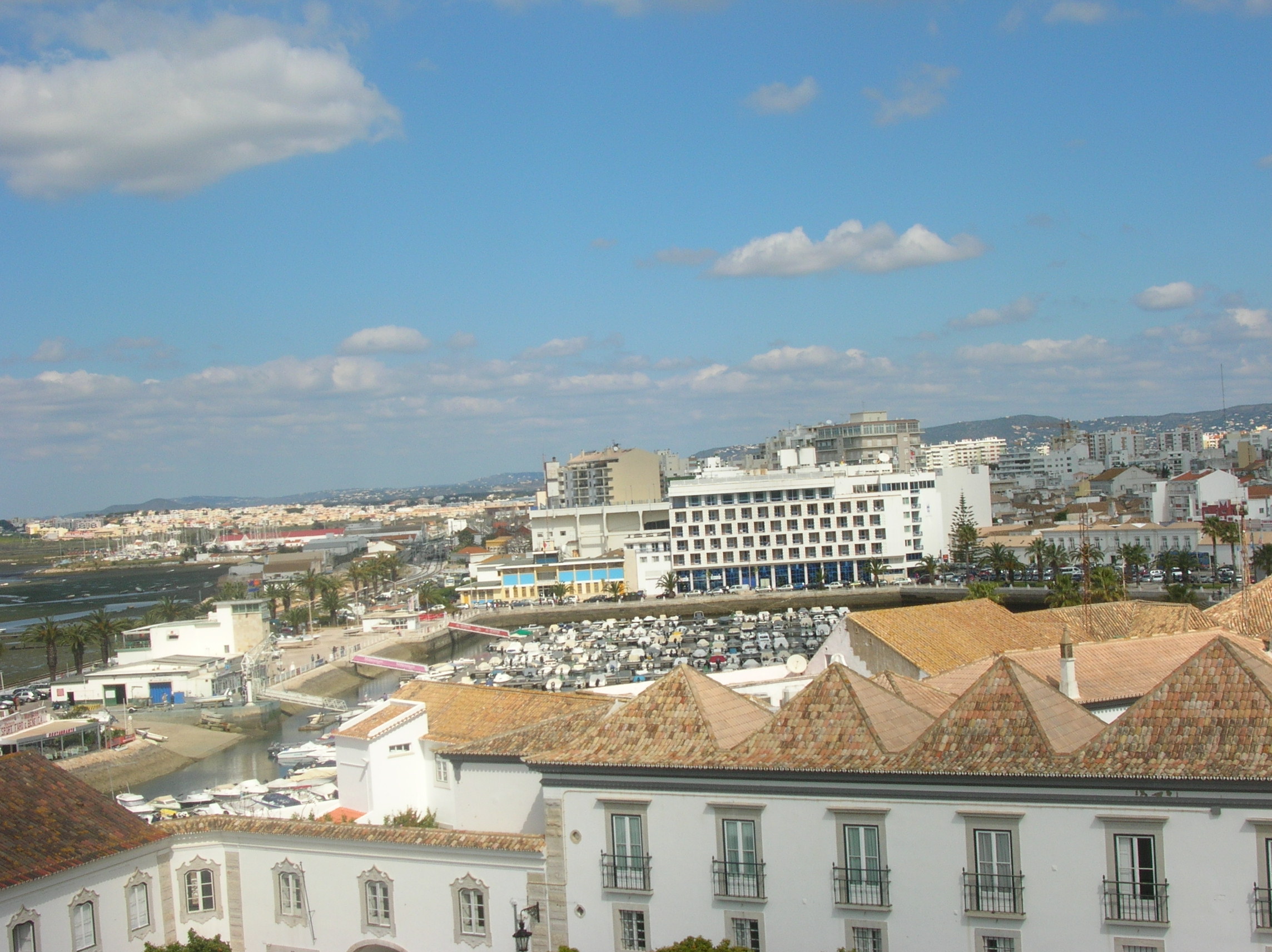 Ciudad de Faro con vistas al puerto (Algarve) (Portugal) (@mibaulviajero)