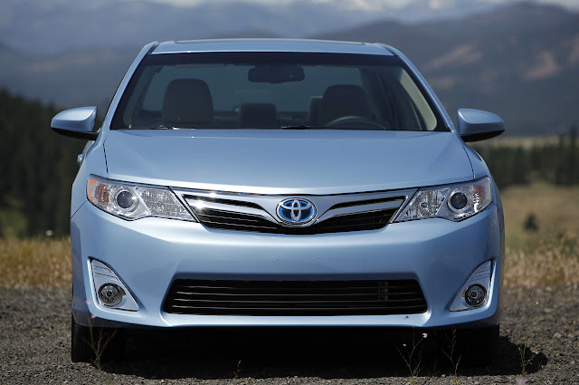 Toyota Camry Hybrid Car front look