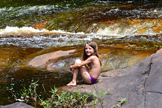 Guyane, crique Organabo, se baigner