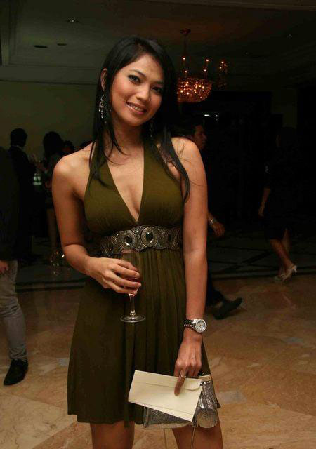 Foto Kinaryosih - Beautiful female celebrity style model