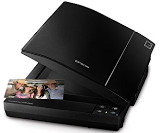 Die Größe von Epson Perfection V330 ist sehr kompakt, mit 6,17 lbs. nach Gewicht und 11,2 x 16,9 x 2,6 Zoll in der Breite