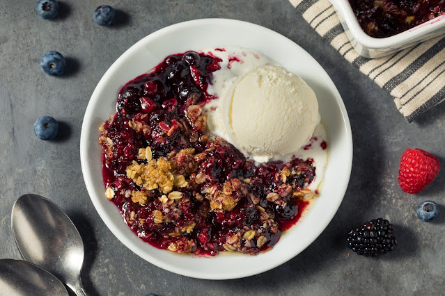 Grandma's Mixed Berry Crunch