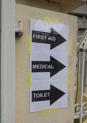 Bersih 4: Directions to the toilets, first aid and medical center