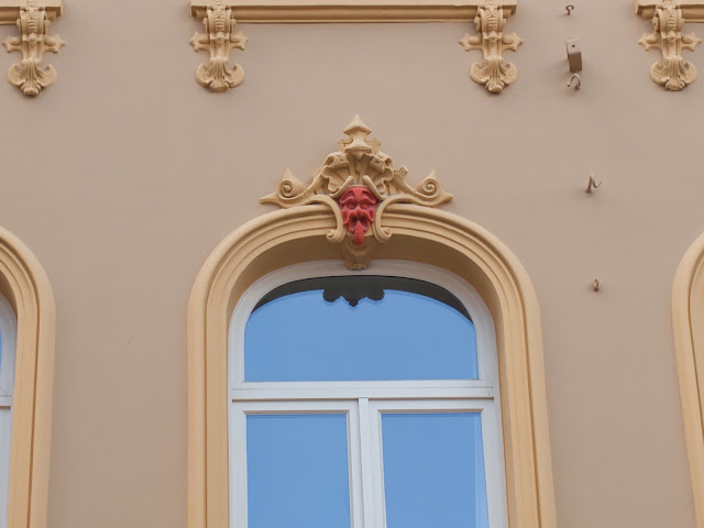 jiemve, Bruges,façade, visages