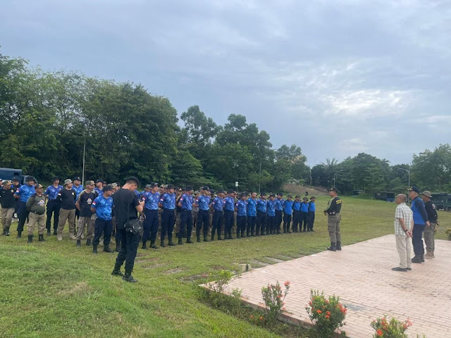 110 Personel Ditpam BP Batam, Satpol PP dan DIK Dikerahkan untuk Memupuk Pohon Jati Emas