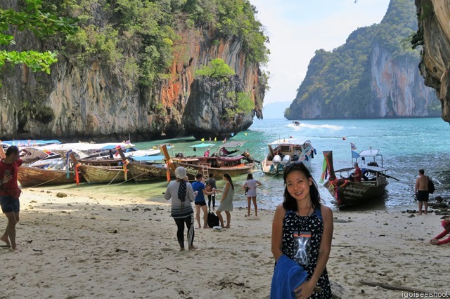 Gorgeous settings at Lading Island. Sandy beach surrounded by cliffs on both ends and scenic karst seascape beyond.