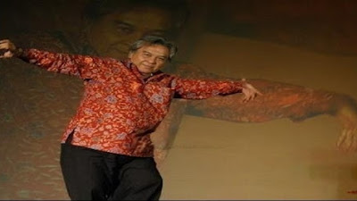Maestro Jaipong Asal Bandung (Alm) Gugum Gumbira, Mendapat Anugerah Tanda Kehormatan RI