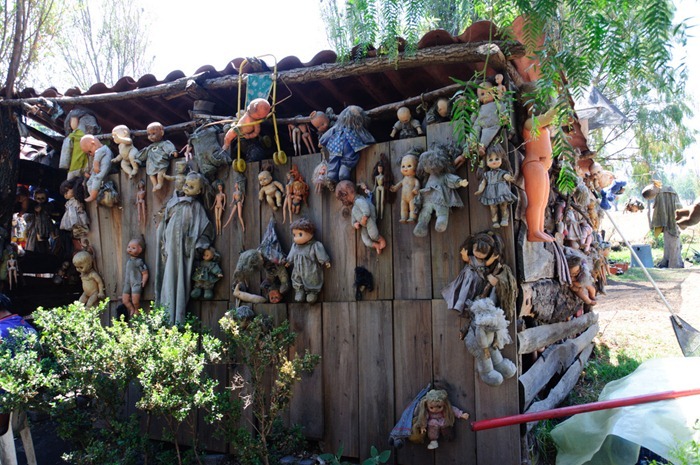 island-of-dolls-15