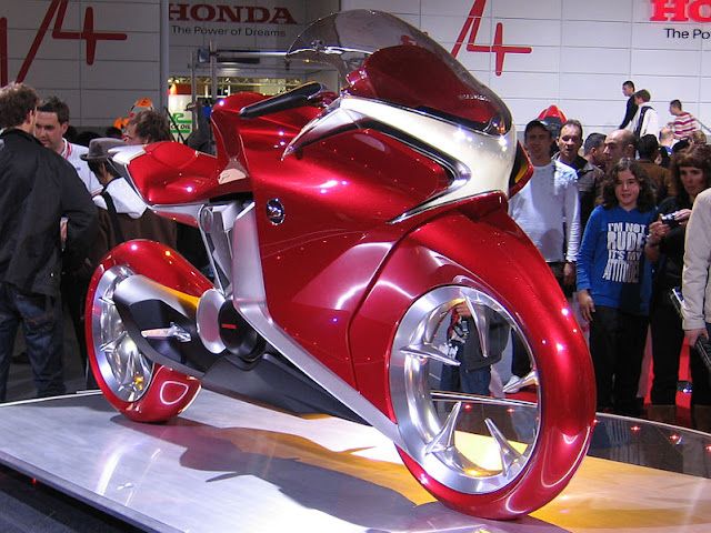 Foto Sepeda motor model konsep V4 di Intermot 2008