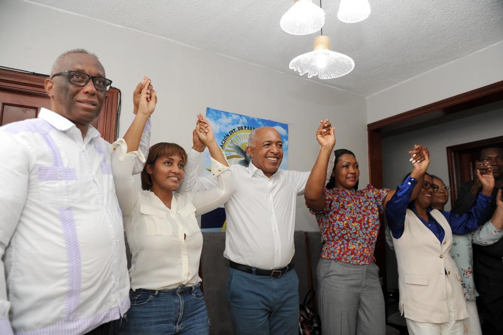  Pastores respaldan Gobierno de Abinader; confían Bertico Santana será excelente alcalde