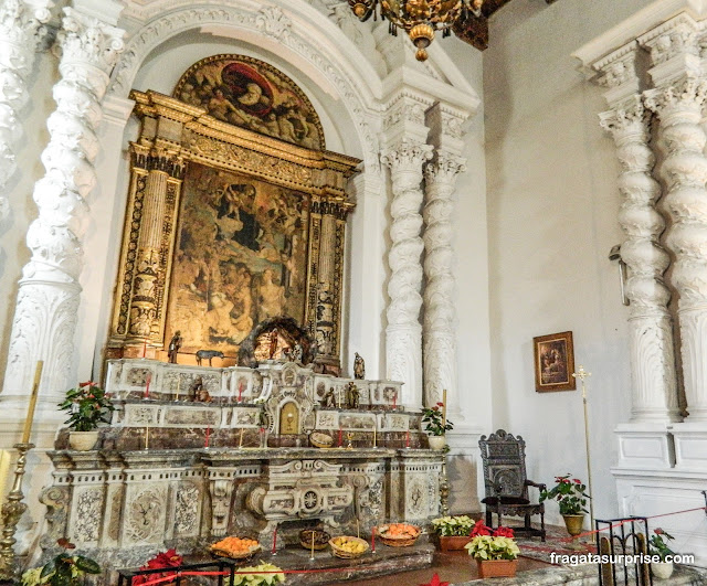 Decoração de Natal da Igreja de Santa Catarina em Taormina na Sicília