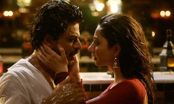 Mahira Khan in Raees, with SRK, Zaalima Song, bathtub scene, getting cozy