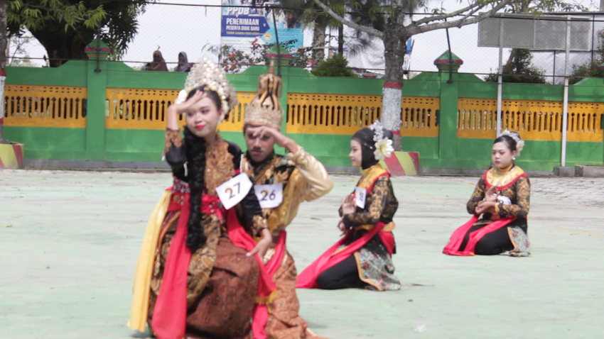 Meriahnya Pagelaran Dramatari Legenda Nusantara Di SMP Negeri 2 Balen.