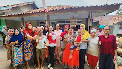  Silahturahmi Dengan Warga Sukamelang Majalengka, Caleg Cantik PKN Berbagi Sembako
