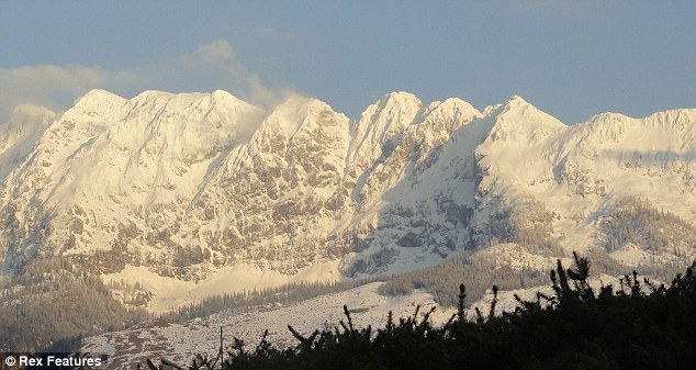 Penampakan Wajah Einstein Di Gunung Austria [ www.BlogApaAja.com ]