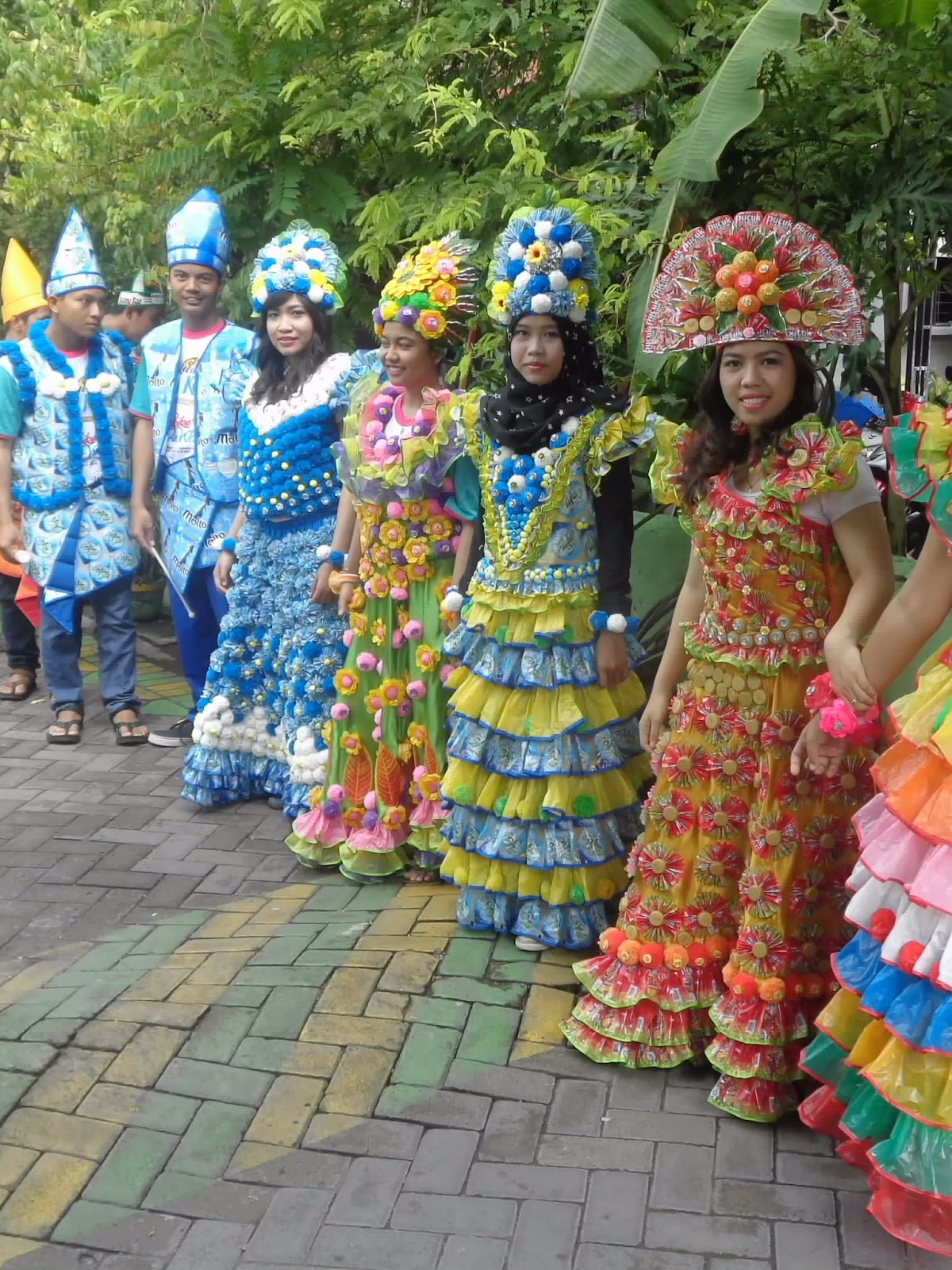  Gambar  Hebat Siswa Rancang Busana Limbah Kemasan Sukabumi 