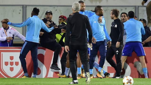 'KUNG FU KICK' VERSI PATRICK EVRA DIKELUARKAN TERHADAP PENONTON 