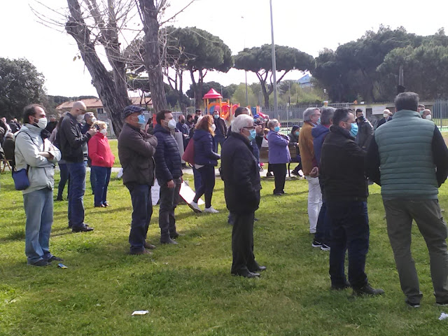 La protesta dei pendolari della Roma-Lido