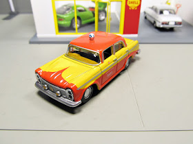 Tomica Limited Vintage   Taxi nissan cedric