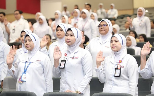 JURURAWAT DI SINGAPURA DIBENARKAN MEMAKAI TUDUNG.