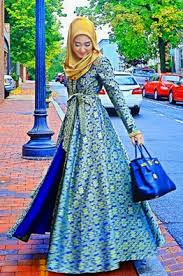 Model gamis batik brokat