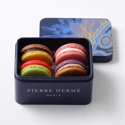 【PIERRE HERMÉ PARIS（ピエール・エルメ・パリ）】〈期間限定〉マカロン 4個詰合わせ「シニャチュール ノエル」