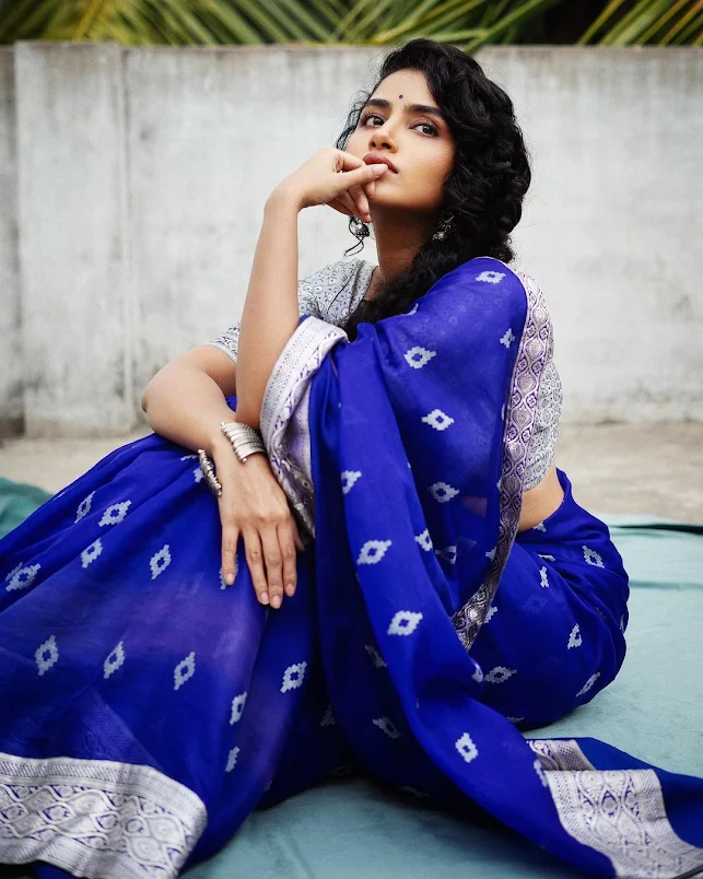 anupama parameswaran saree stills