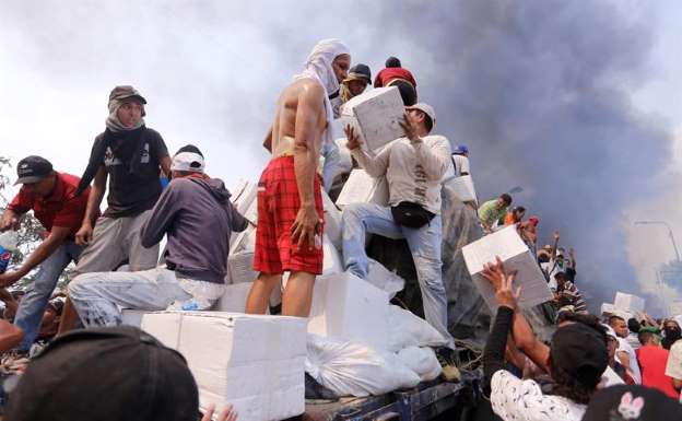 EE.UU y mundo enteró condenó el incendio a la ayuda humanitaria y violencia pro gobierno en Venezuela.